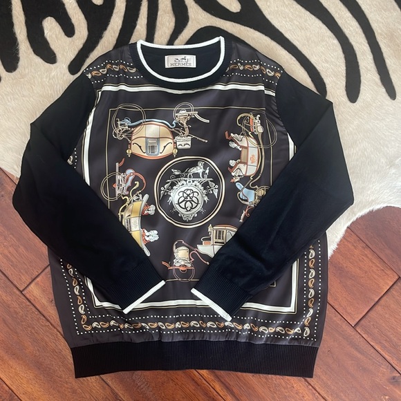 🛍️🛍️🛍️Beautiful sweater Size M/L🛍️🛍️🛍️ - Picture 2 of 5